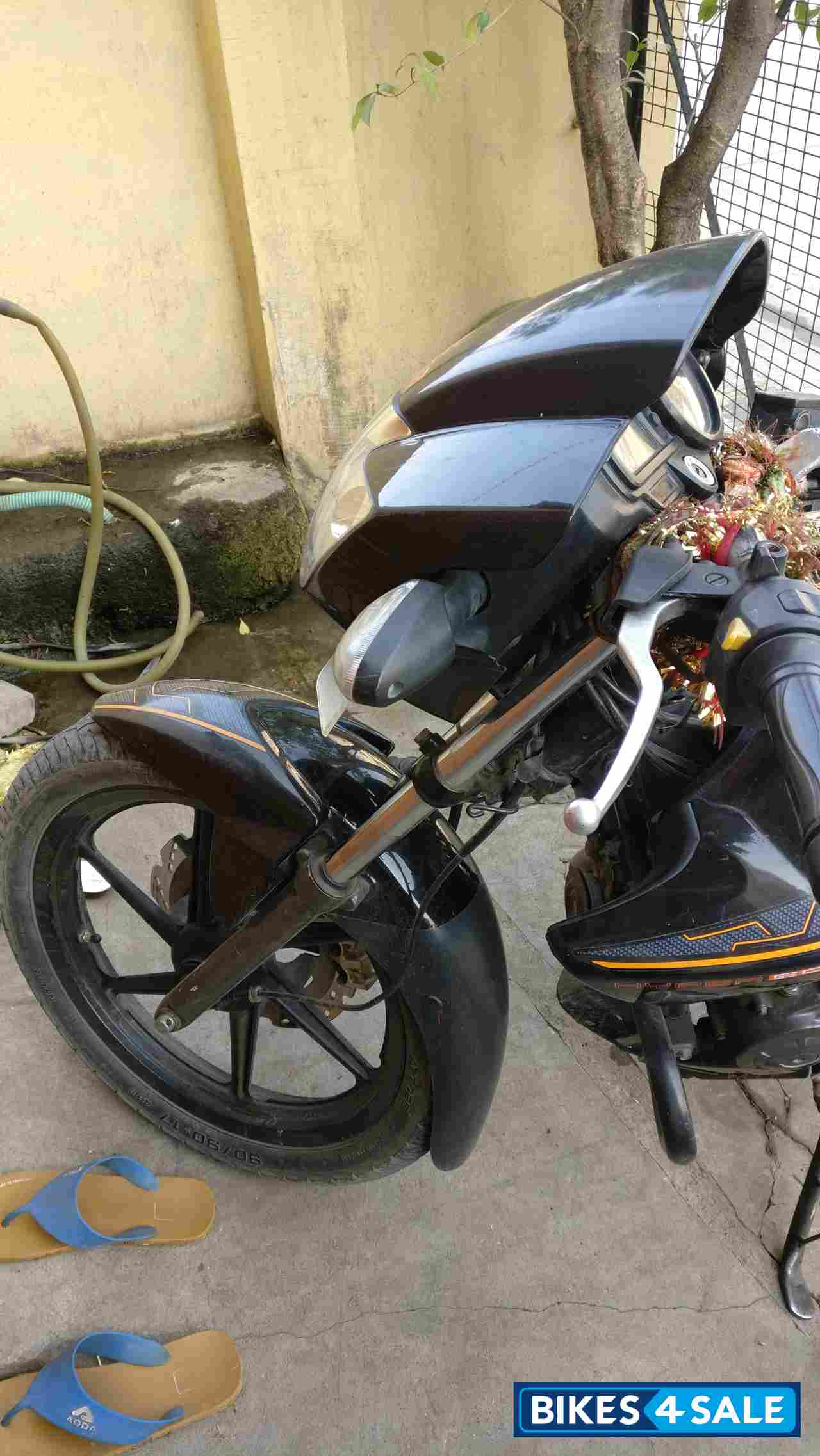 Black TVS Apache RTR 160