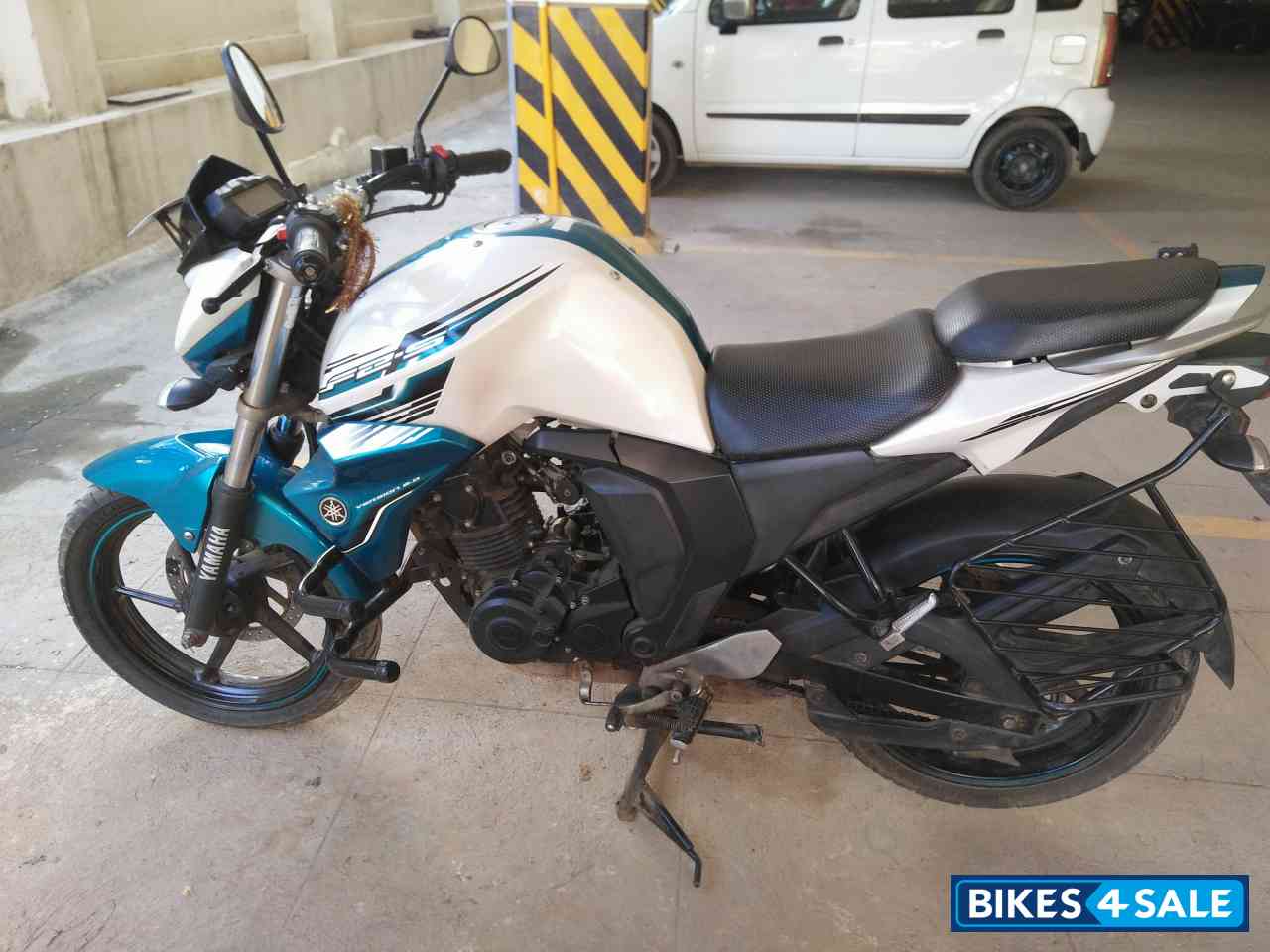 Blue Yamaha FZ-S FI V2 Blue Yamaha FZ-S FI V2