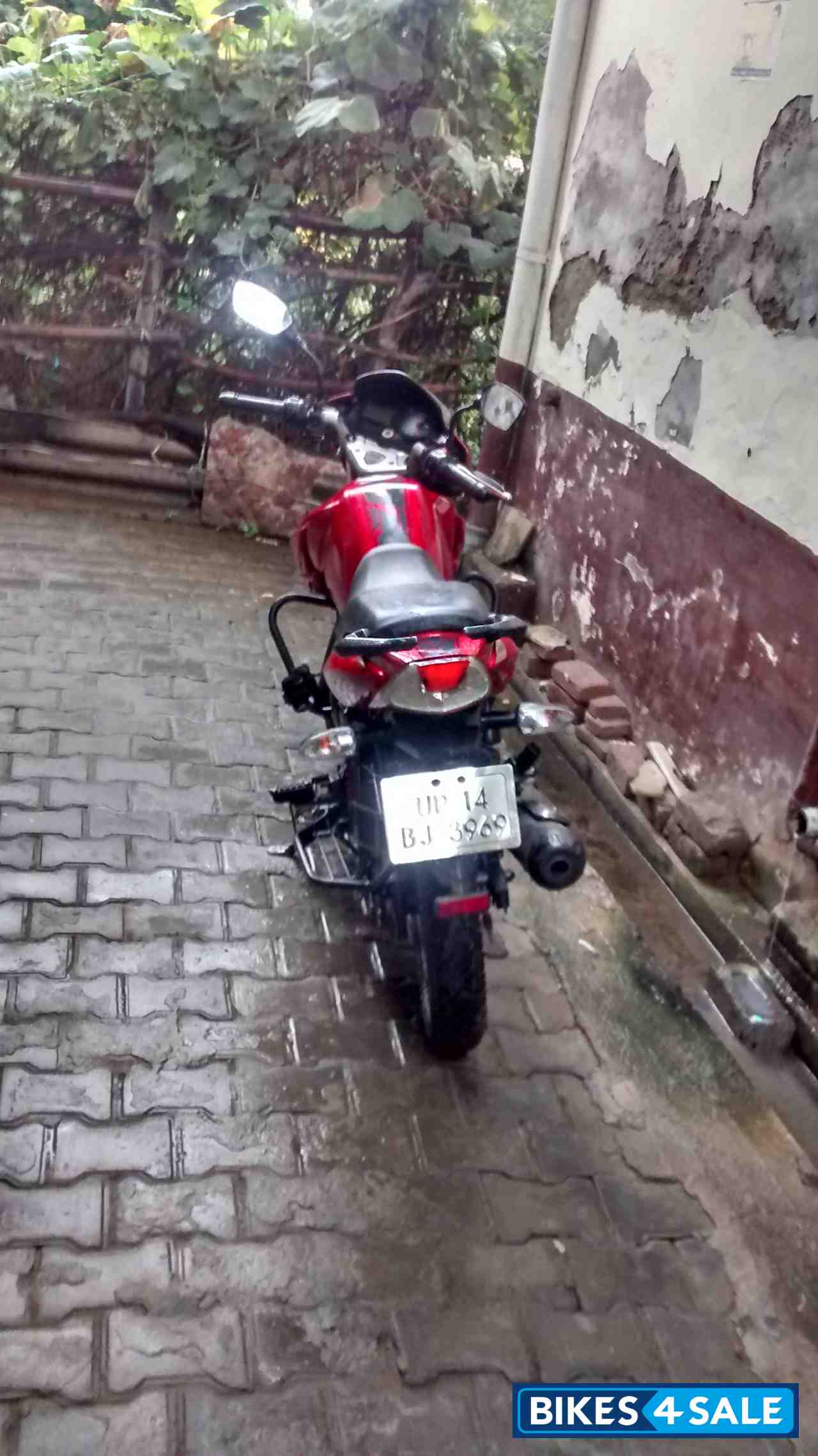 Red TVS Apache RTR 160