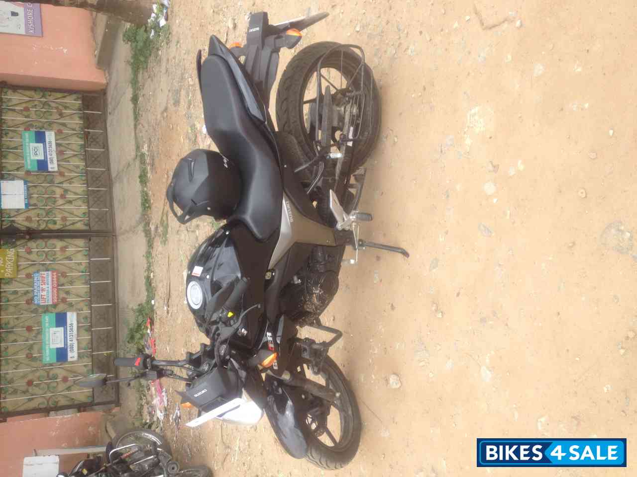 Black Suzuki Gixxer 150