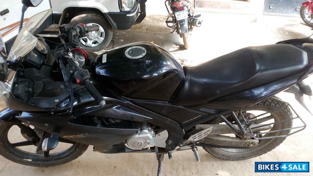 Black Yamaha YZF R15