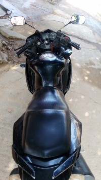 Black Yamaha YZF R15