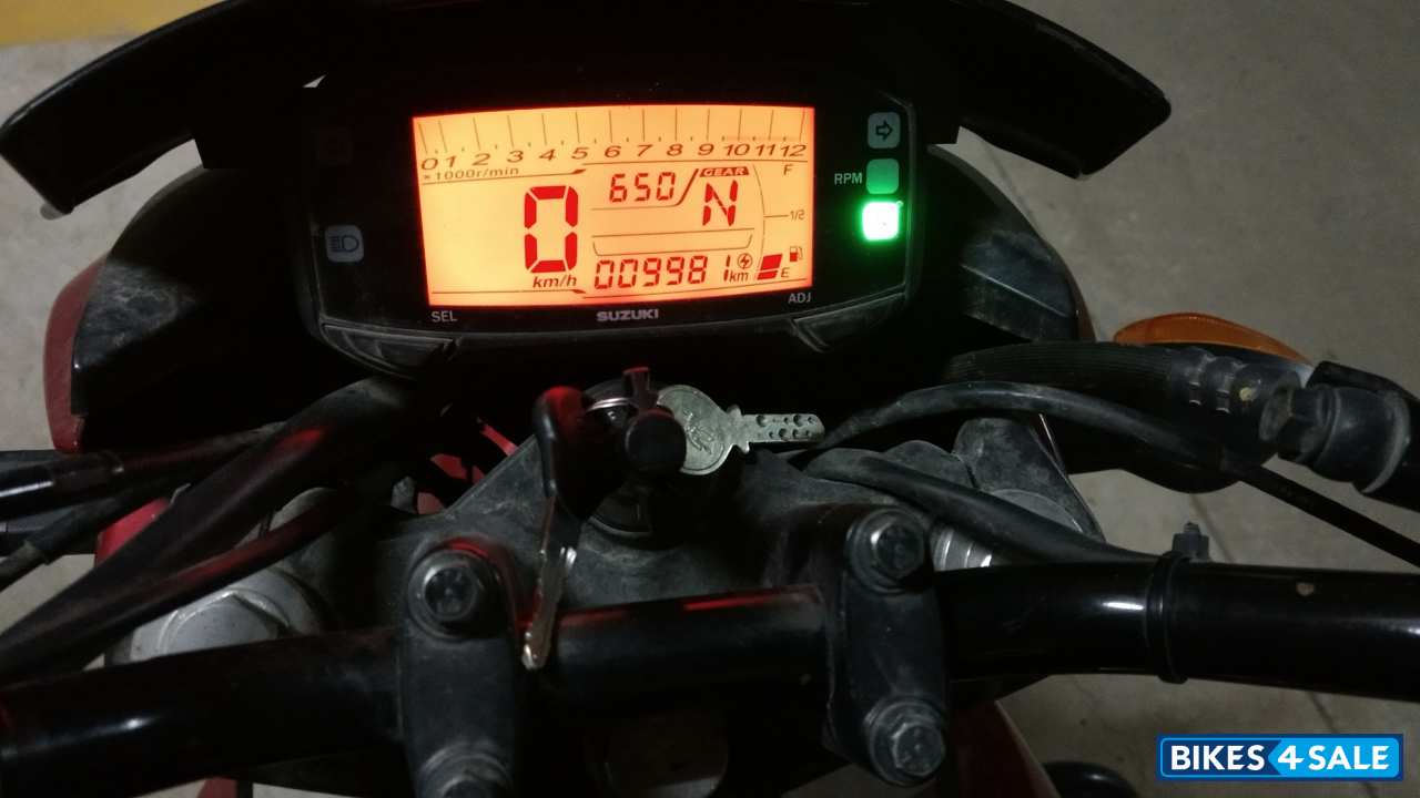 Red Suzuki Gixxer 150