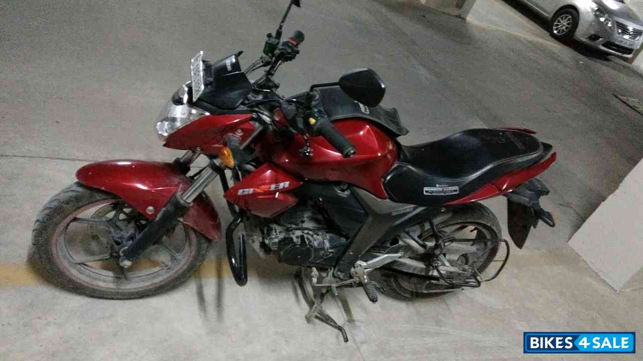 Red Suzuki Gixxer 150