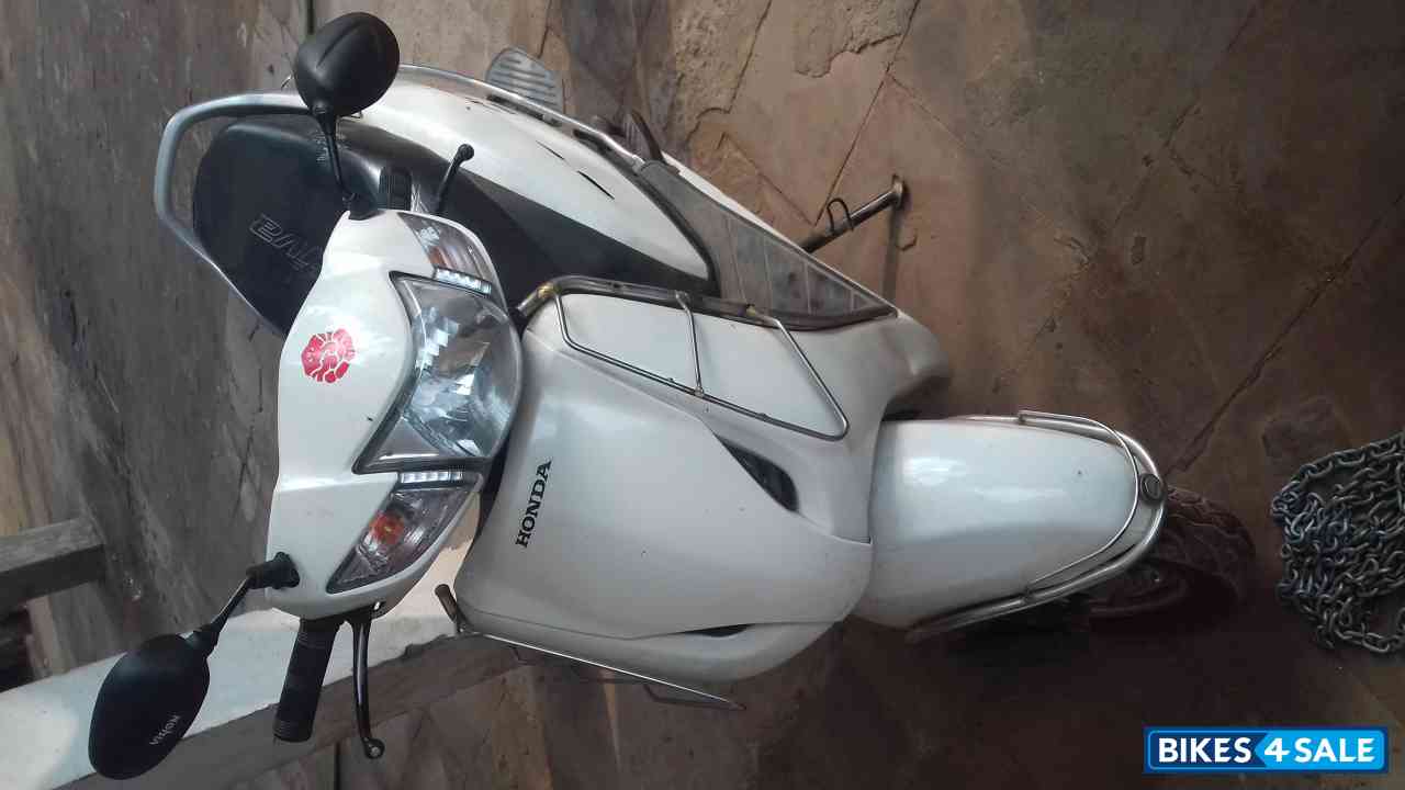 White Honda Activa