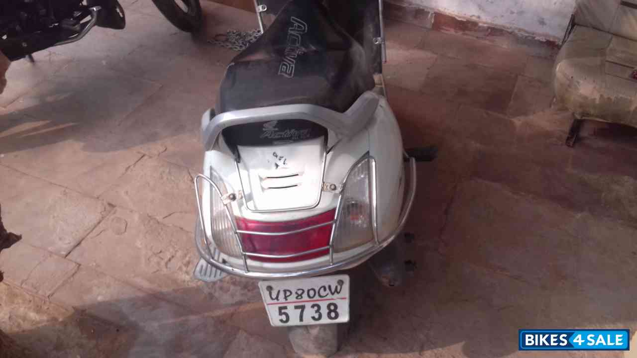 White Honda Activa