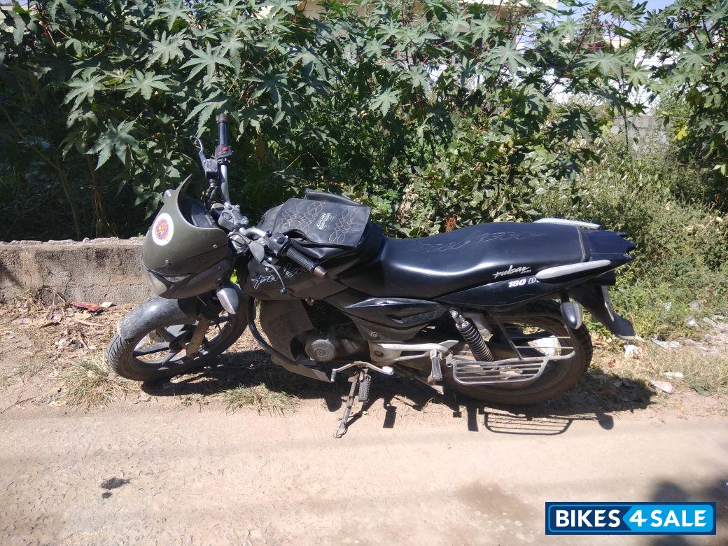 Black Bajaj Pulsar 180 DTSi