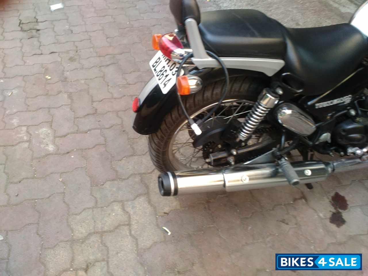 Black Royal Enfield Thunderbird 500 Black Royal Enfield Thunderbird 500