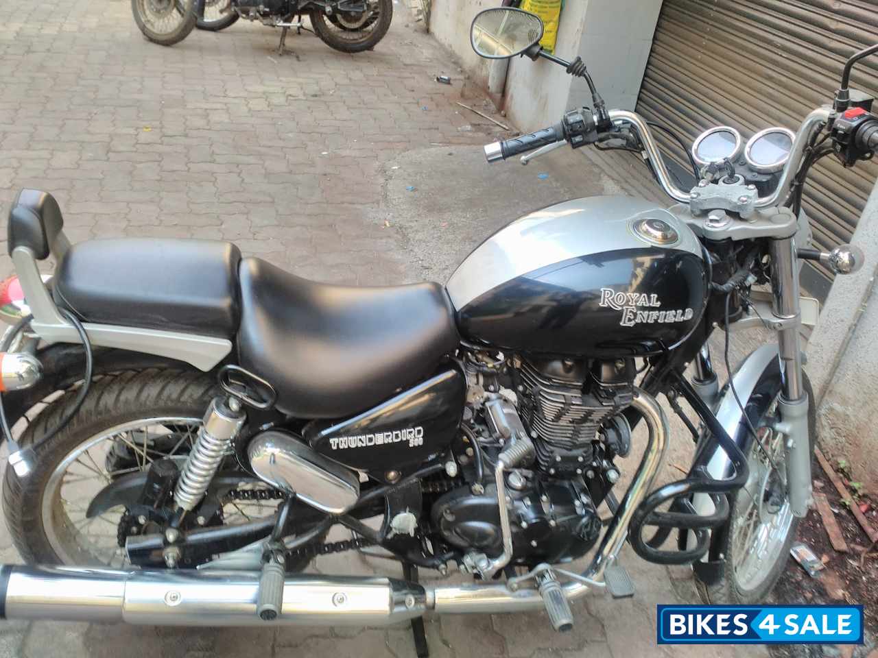 Black Royal Enfield Thunderbird 500 Black Royal Enfield Thunderbird 500