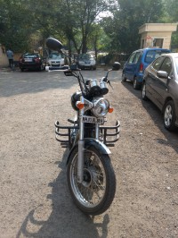 Black Royal Enfield Thunderbird 500