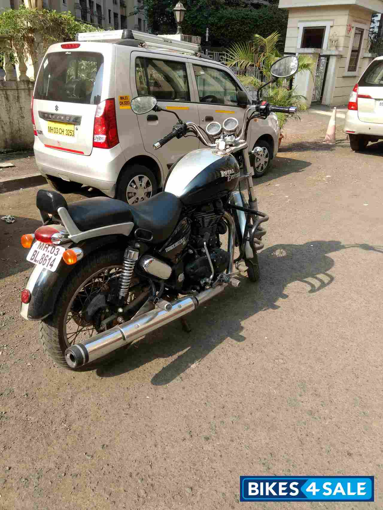 Black Royal Enfield Thunderbird 500 Black Royal Enfield Thunderbird 500