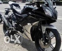 Black Yamaha YZF R15 V2
