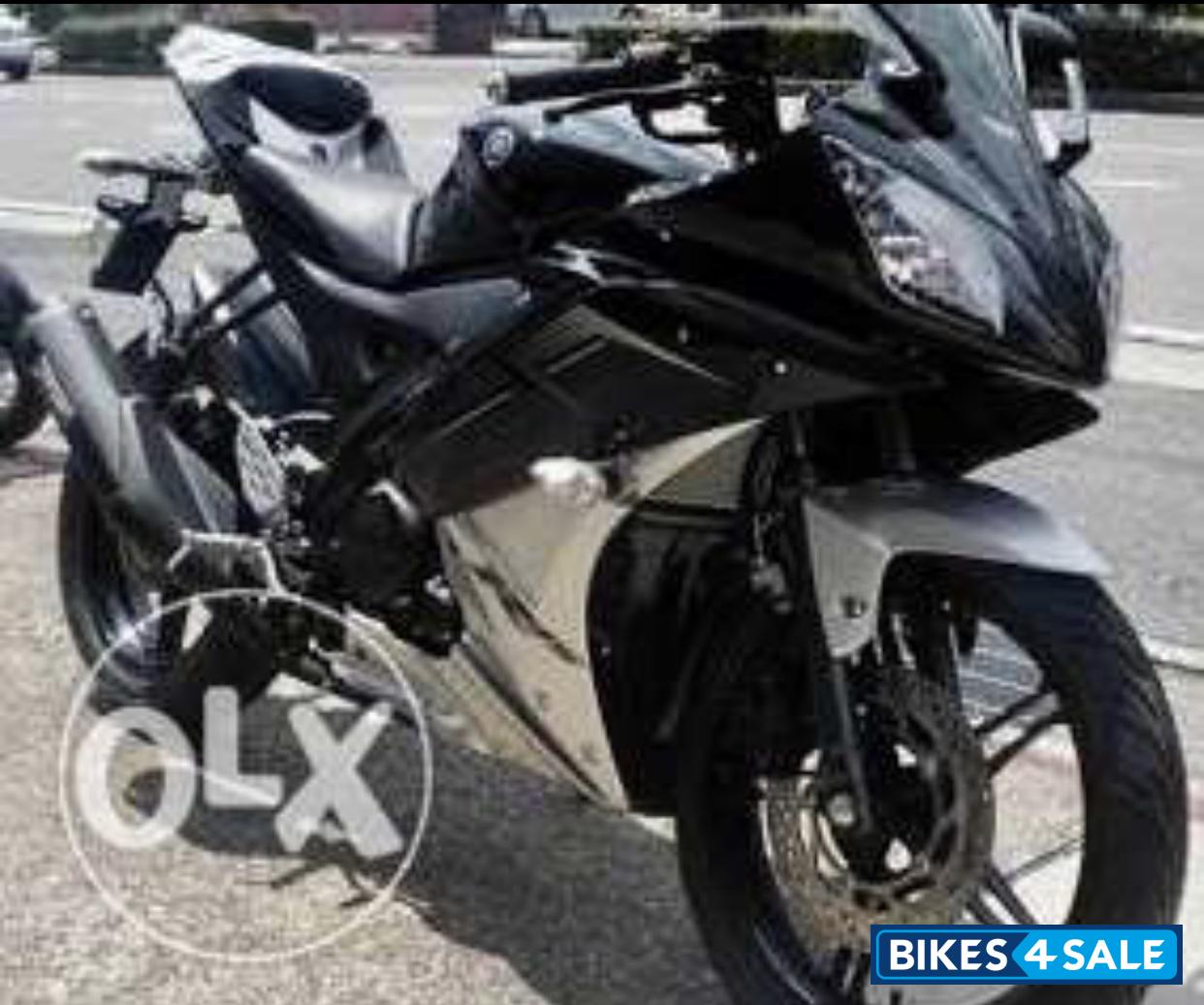 Black Yamaha YZF R15 V2