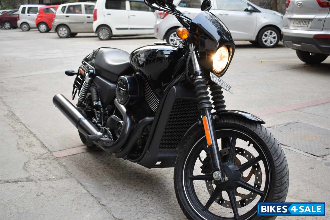 Black Harley Davidson Street 750