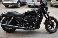 Black Harley Davidson Street 750