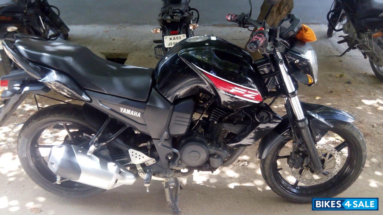 Black Yamaha FZ16