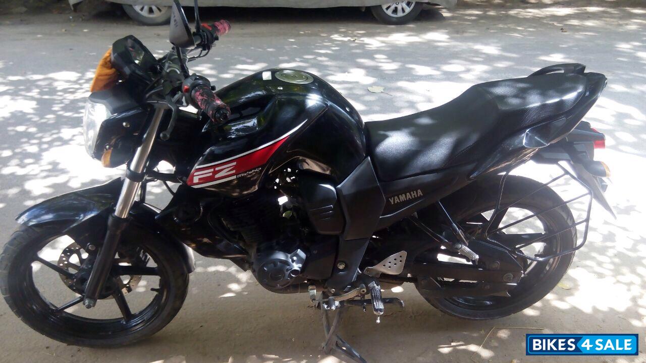 Black Yamaha FZ16