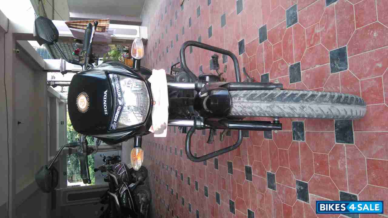 Black Honda CB Shine Black Honda CB Shine