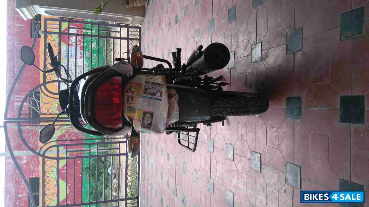 Black Honda CB Shine Black Honda CB Shine