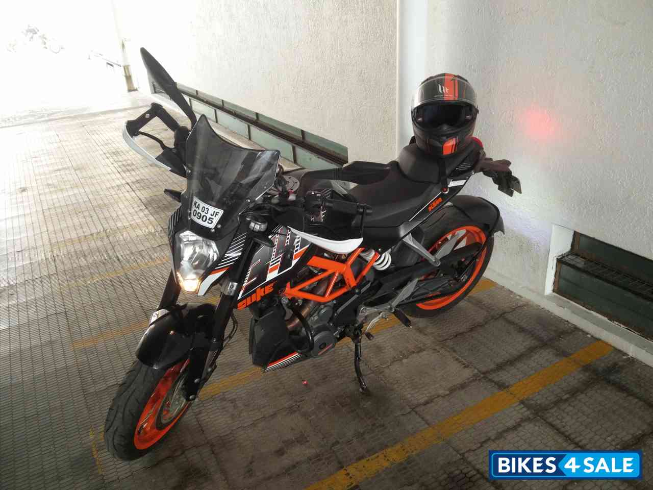 Black KTM Duke 390