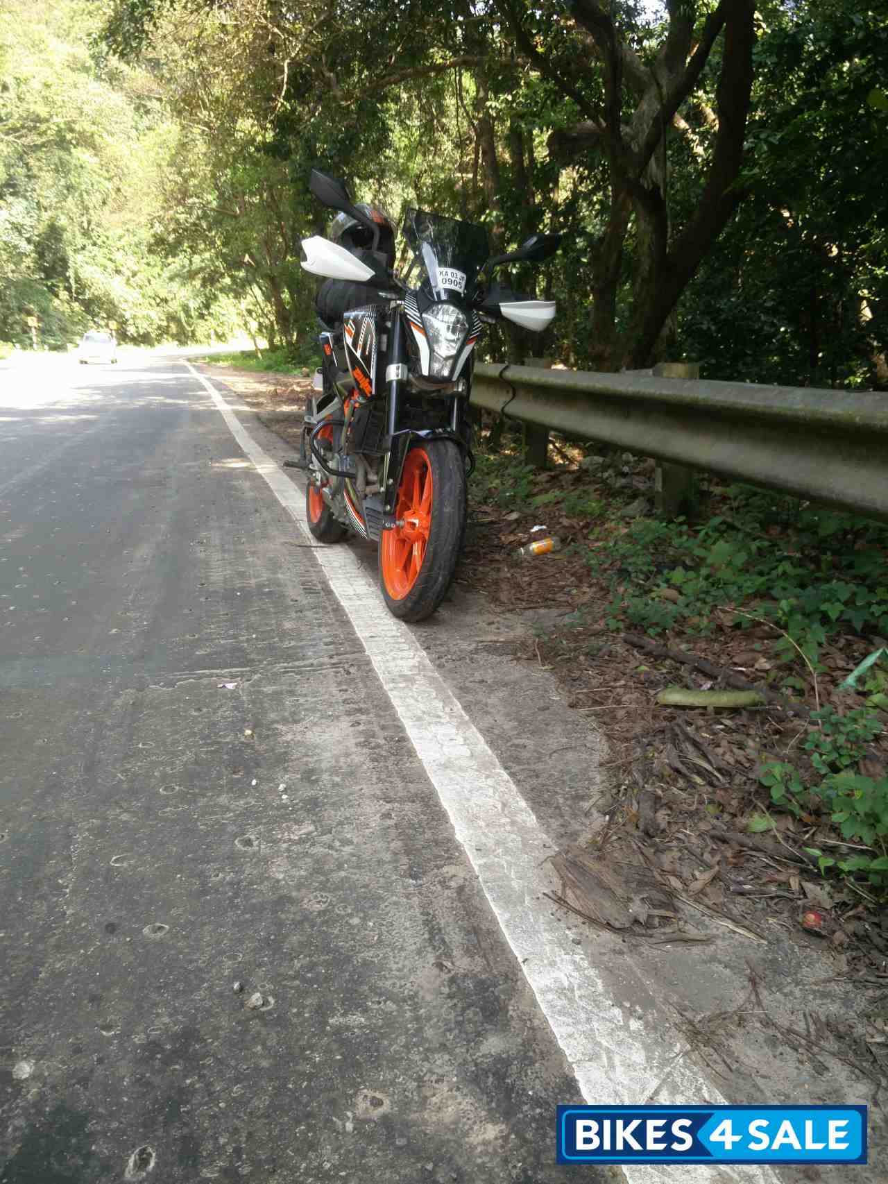 Black KTM Duke 390