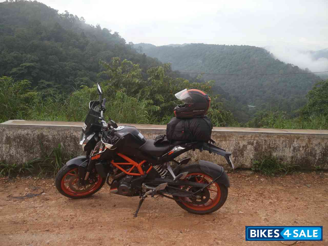 Black KTM Duke 390