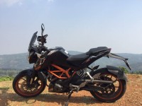 Black KTM Duke 390