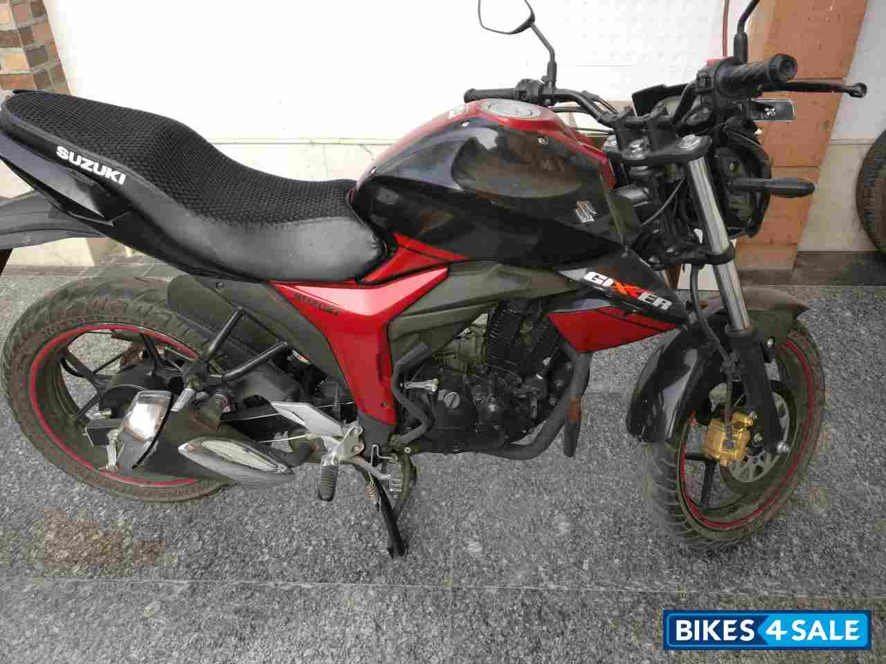 Dual Tone - Black Red Suzuki Gixxer 150