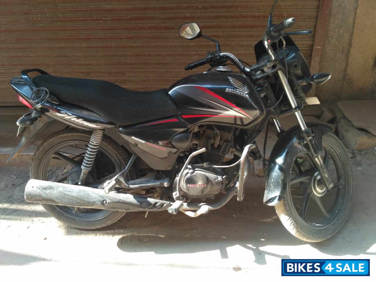 Black Honda CB Shine