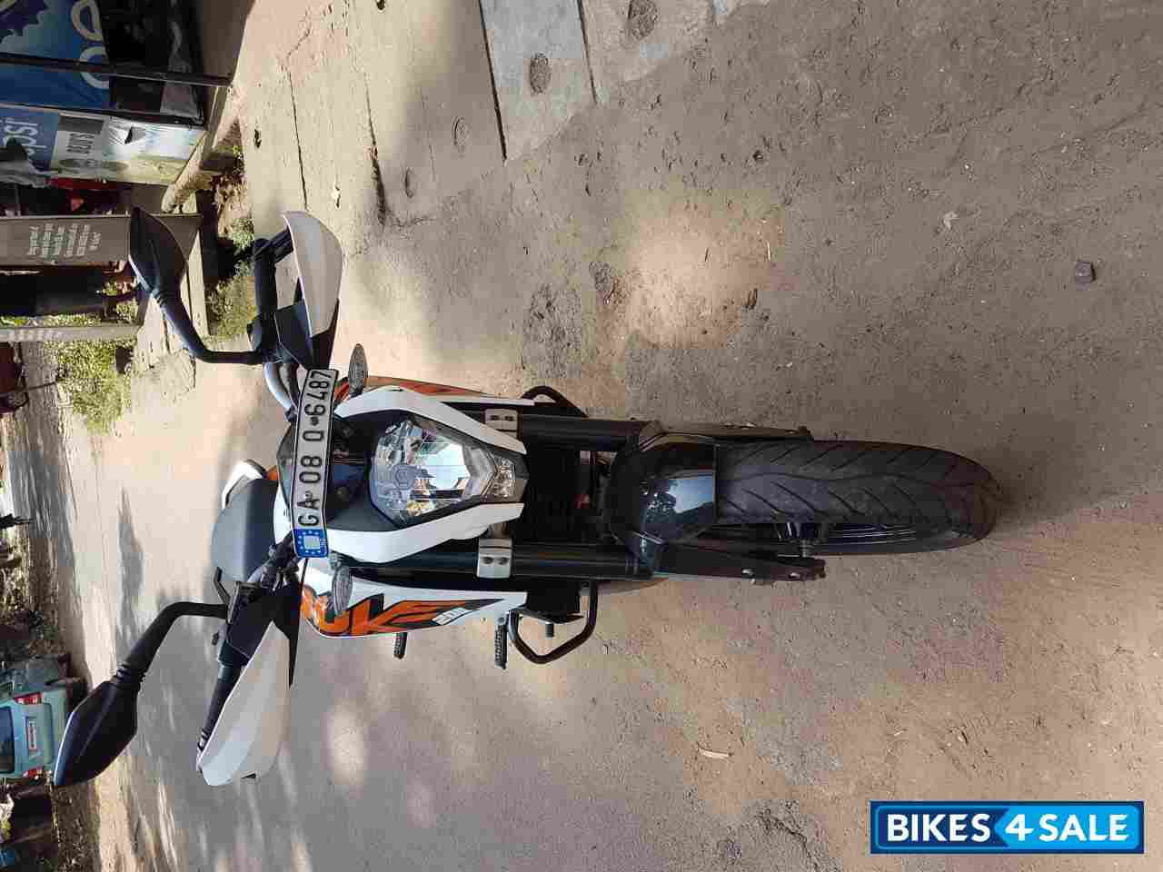 White KTM Duke 200 White KTM Duke 200