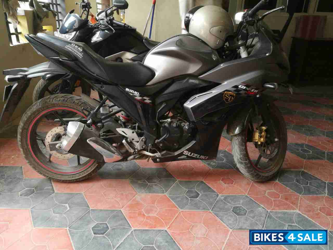 Grey Suzuki Gixxer SF SP