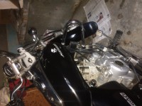 Black Bajaj Avenger 220 DTS-i