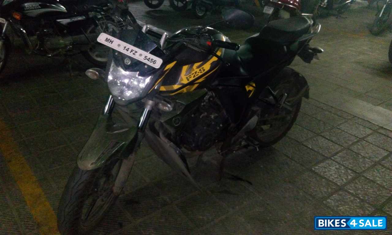 Sparkle Green Yamaha FZ-S FI V2