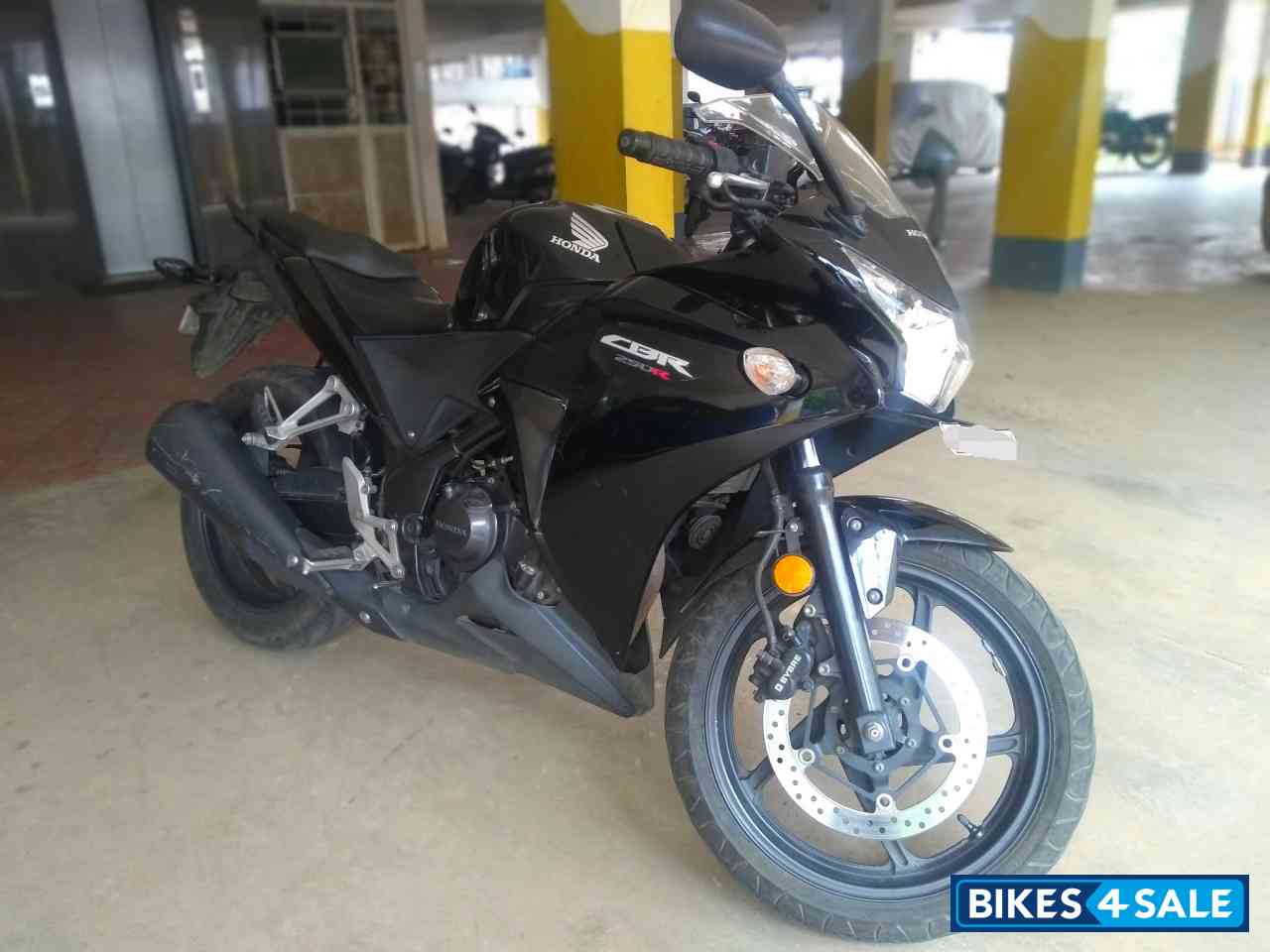 Complete Black Honda CBR 250R