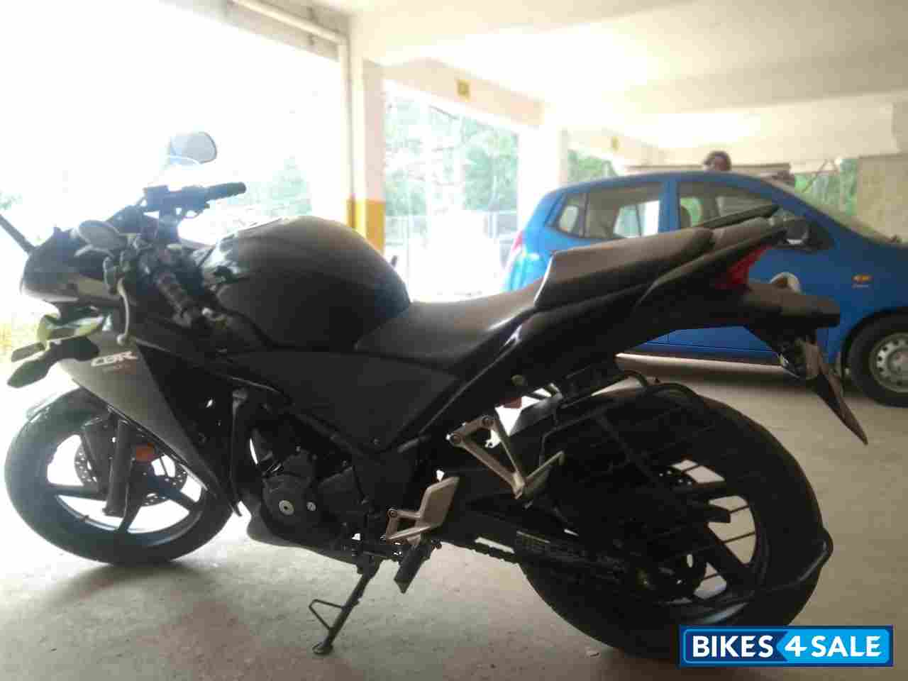 Complete Black Honda CBR 250R