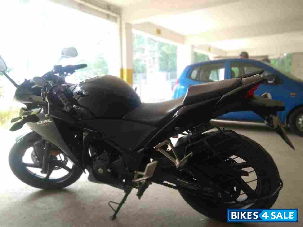 Complete Black Honda CBR 250R