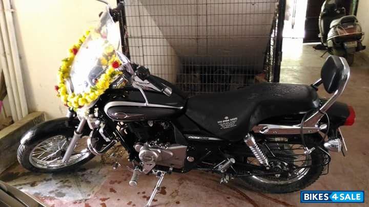 Black Bajaj Avenger Cruise 220