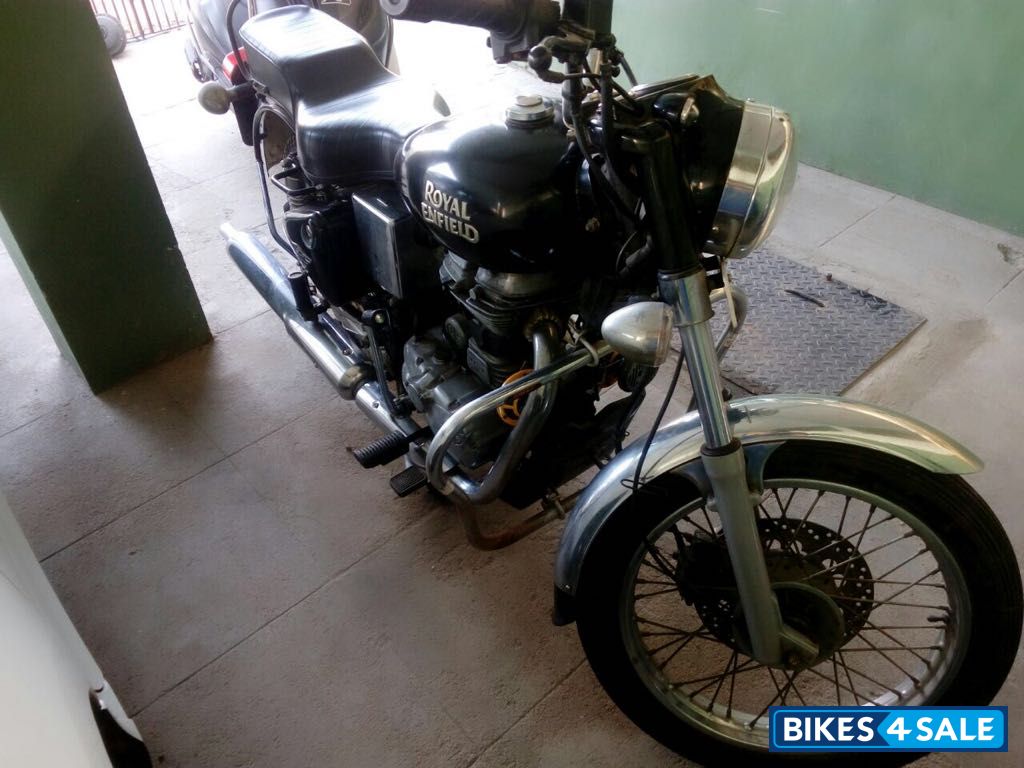 Black Royal Enfield Bullet Electra Twinspark