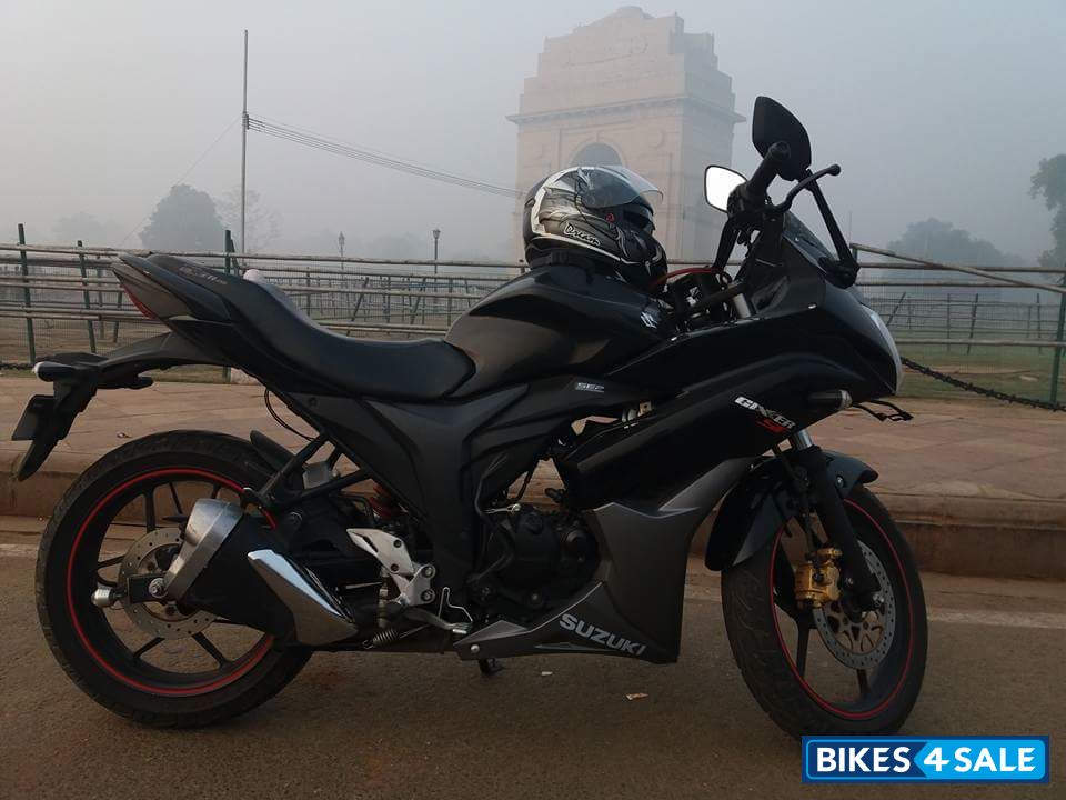 Black Suzuki Gixxer SF