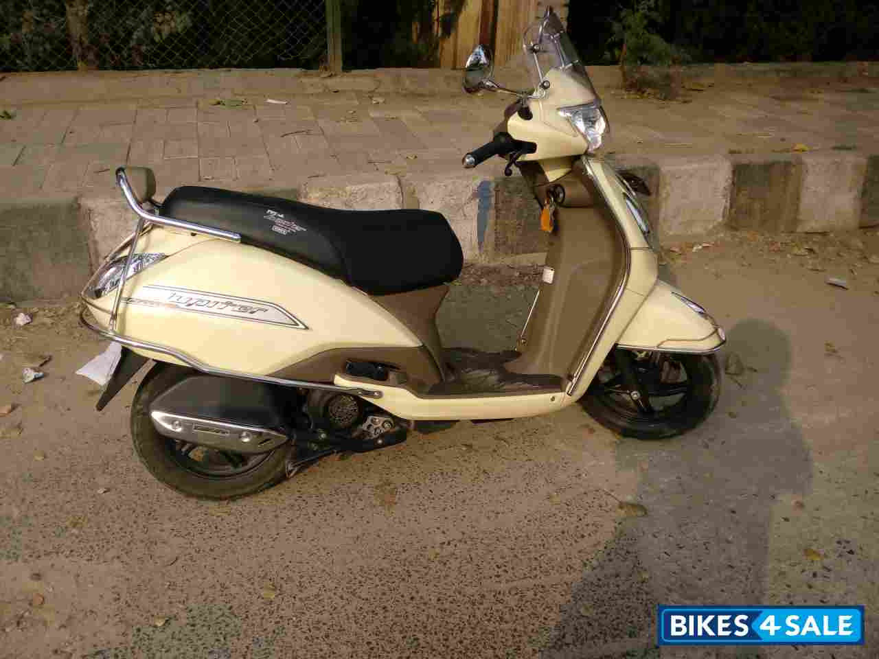 Ivory White TVS Jupiter Classic