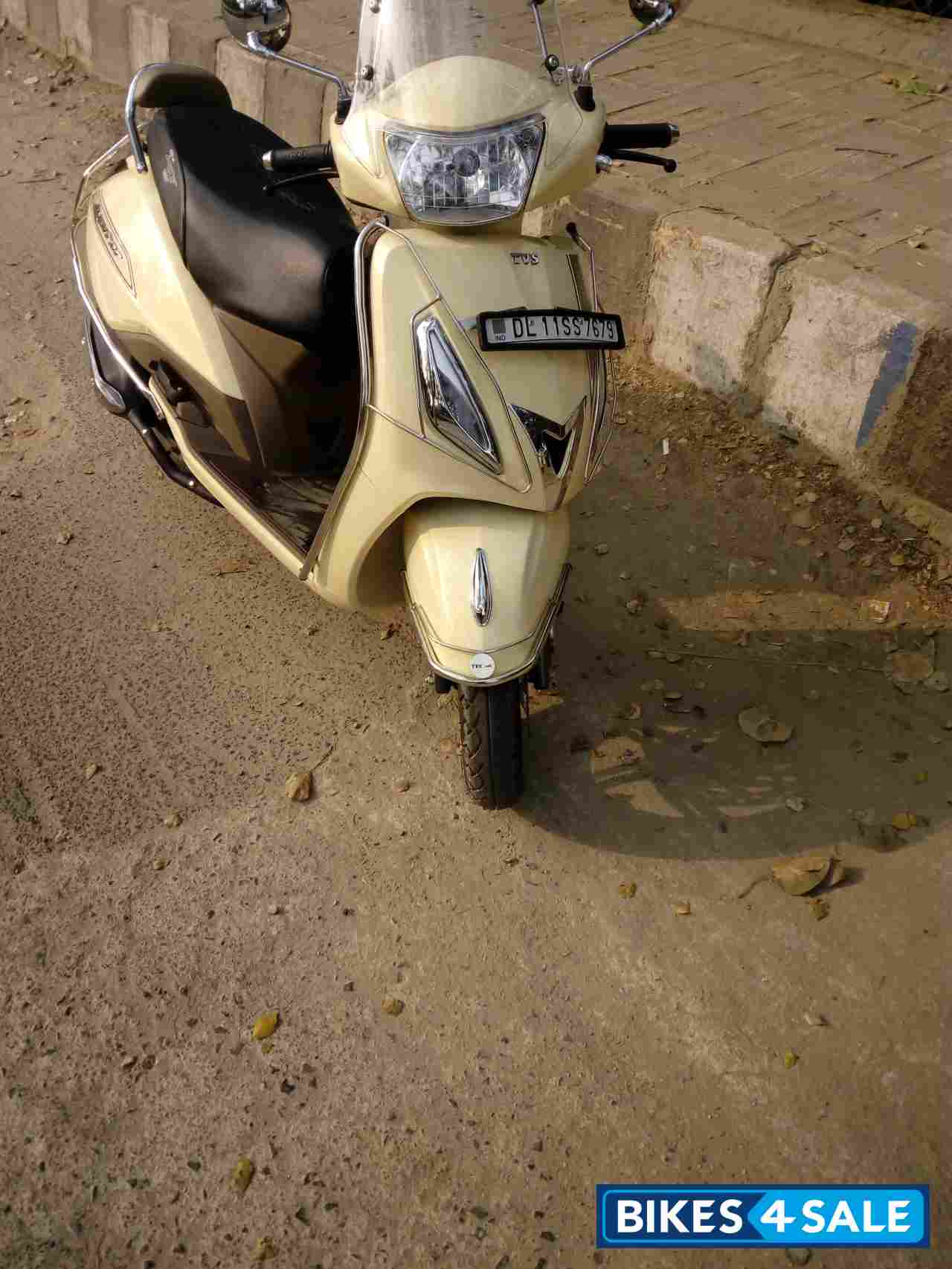 Ivory White TVS Jupiter Classic