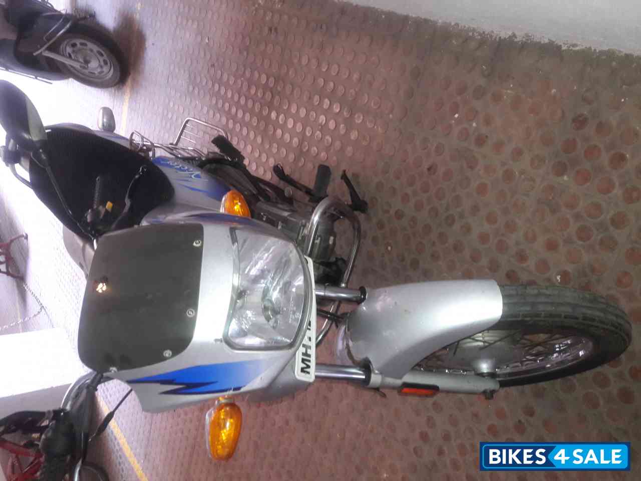 Silver TVS Victor GL