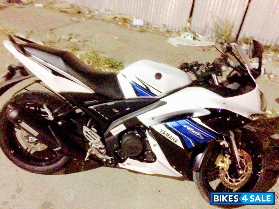 Track White Yamaha YZF R15 S