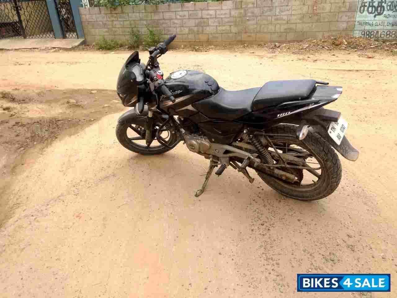 Black Bajaj Pulsar 180 DTSi Black Bajaj Pulsar 180 DTSi
