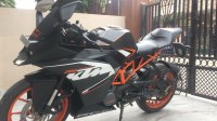 Black KTM RC 200