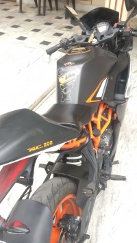 Black KTM RC 200