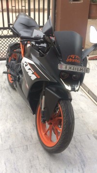 Black KTM RC 200
