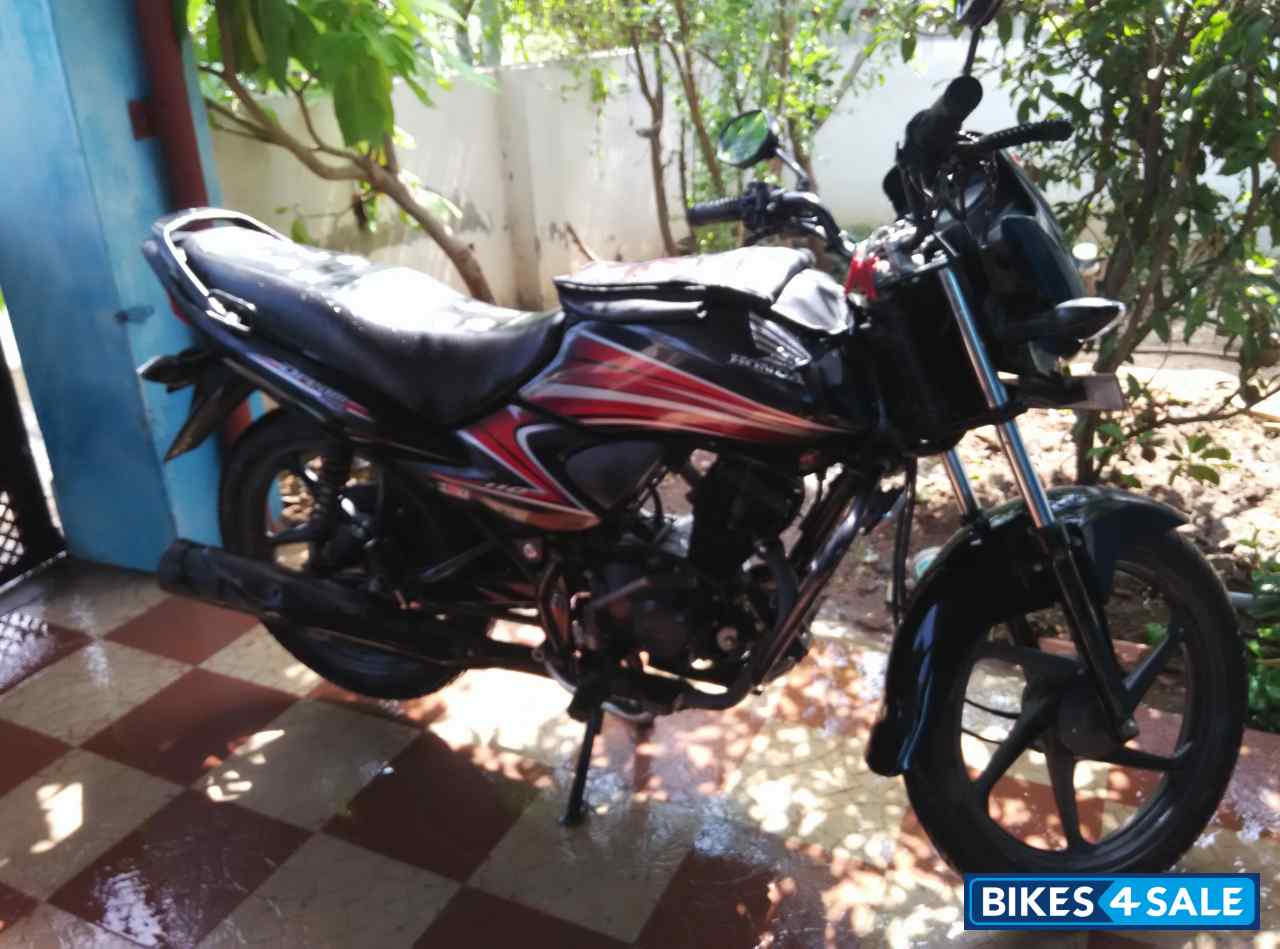 Red And Black Honda Dream Yuga