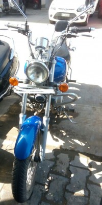 Blue Bajaj Avenger 220 DTS-i