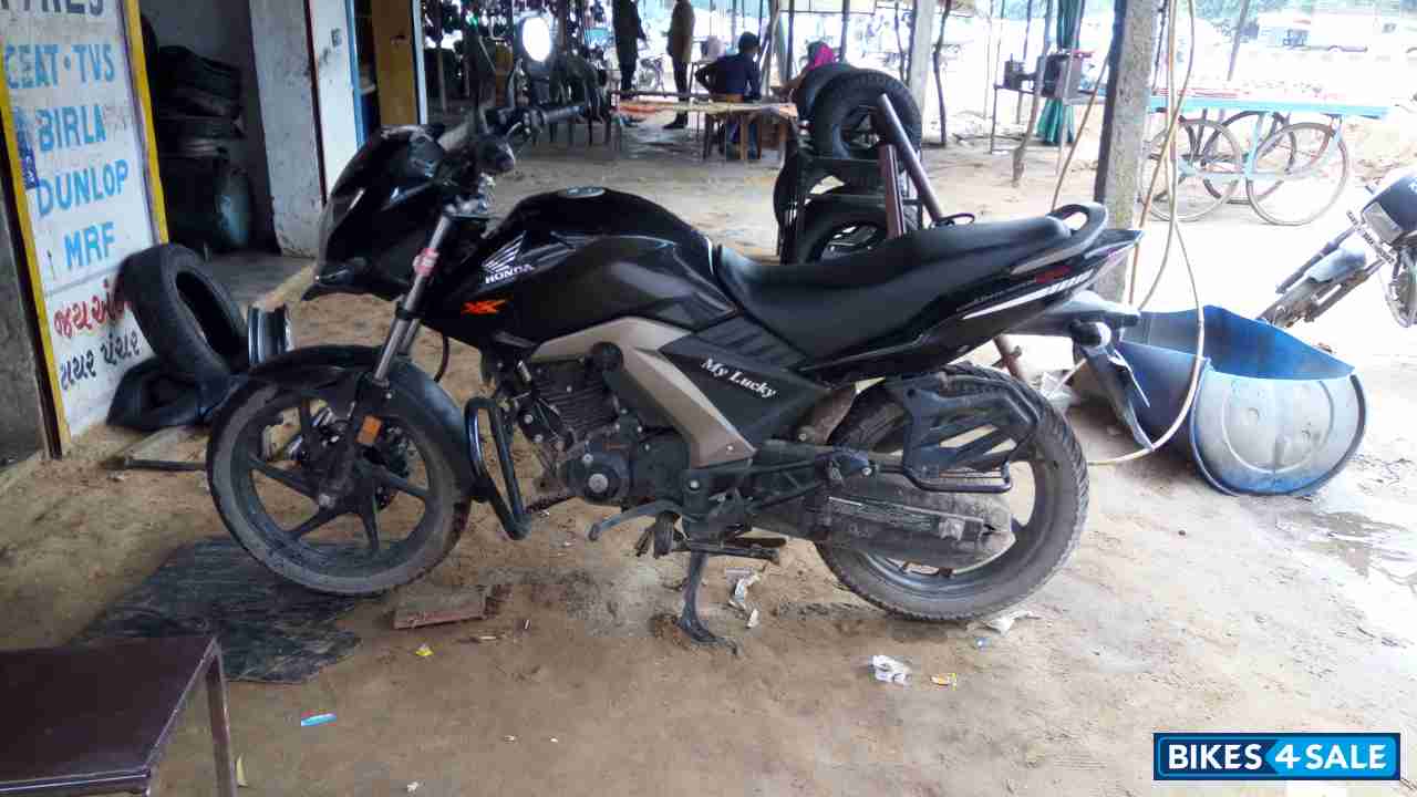 Black Honda CB Unicorn 160